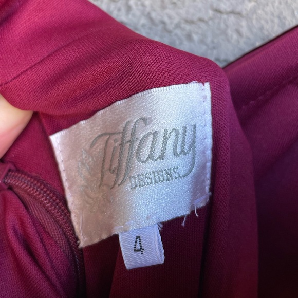 TIFFANY DESIGNS Burgundy Wine Velvet Beaded V Neck Prom Gown Formal Dress Sz 4 - Picture 11 of 12